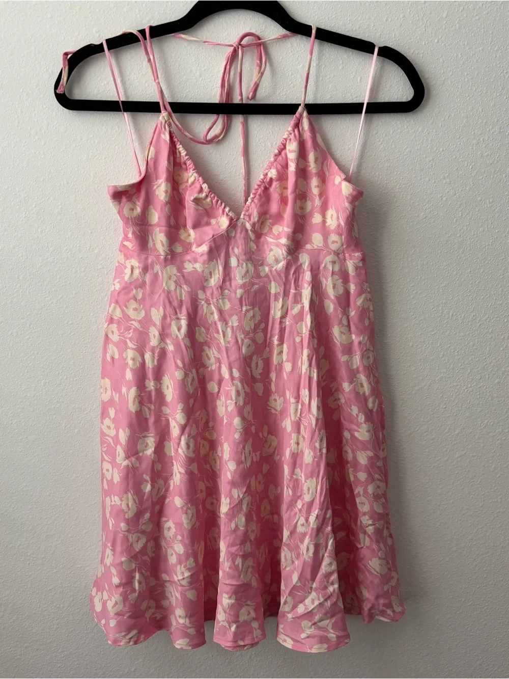 zara pink floral satin dress Satin Dress Zara Floral Midi Zara Satin Floral Pink Midi Dress, Women's  Fashion, Dresses Sets